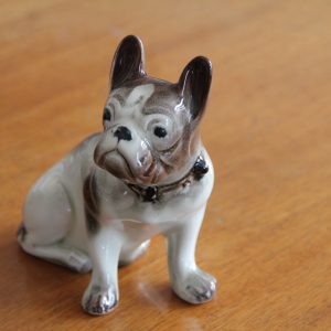 Ranskanbulldoggi ( tai bostoninterrieri) figuuri